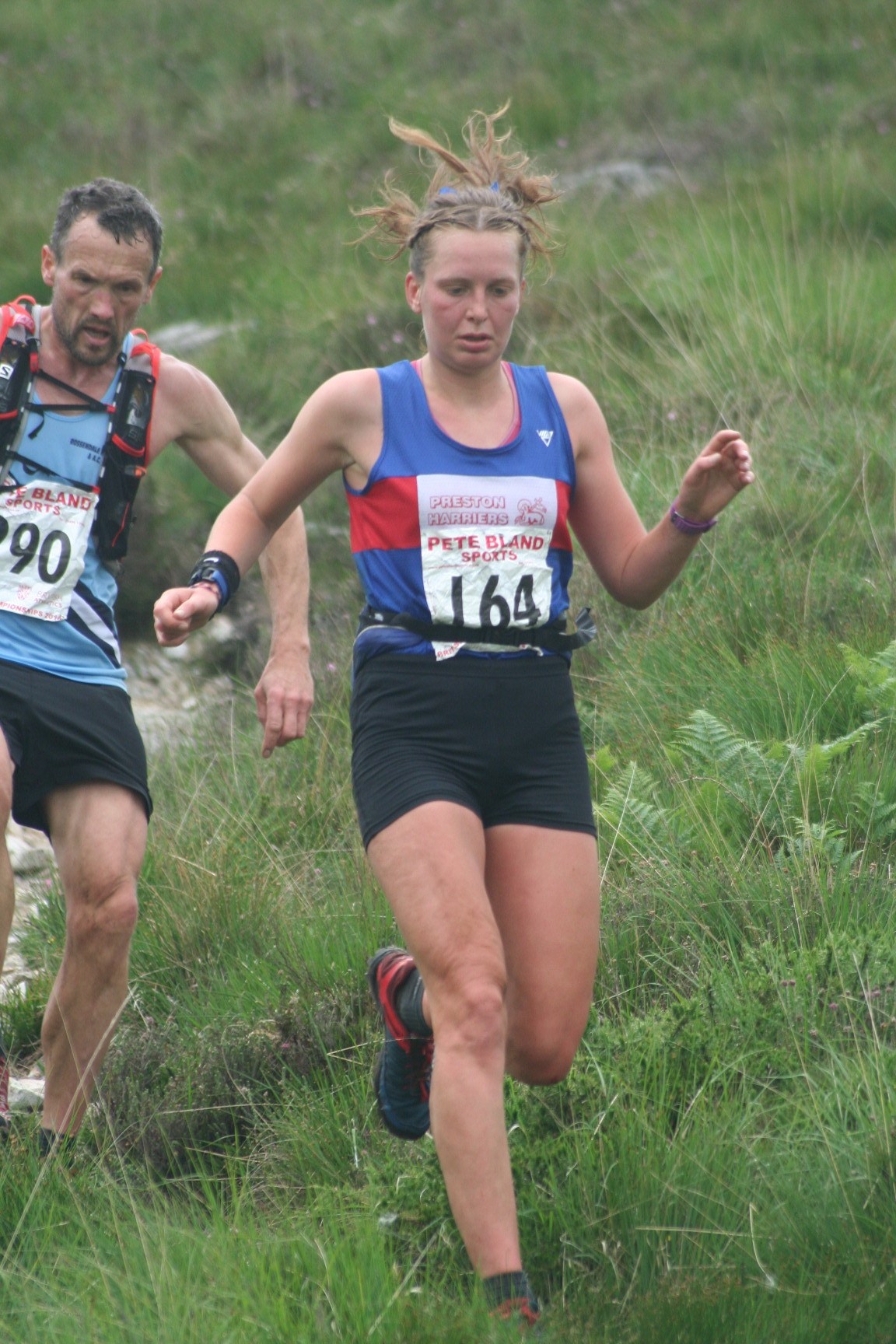 2016 Nichola Jackson approaching the last checkpoint at Cwm Pennant